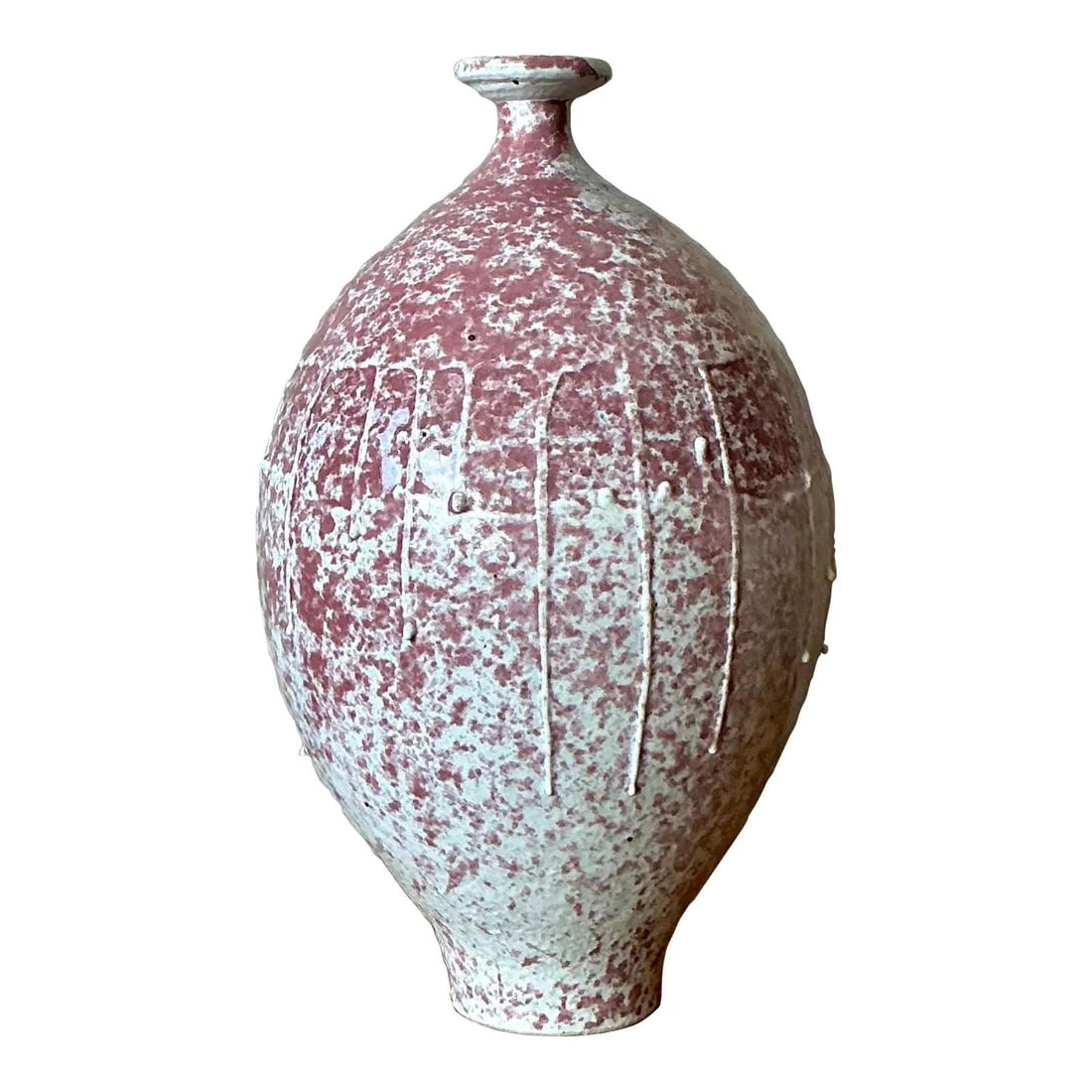 Handmade 1970s Studio Pottery Vase With White Drip Glaze and Rose Base: Handmade 1970s Studio Pottery Vase With White Drip Glaze and Rose Base This vintage studio pottery vase features a bulbous bottle shape with a slender neck, finished in a sophisticated dusty rose base