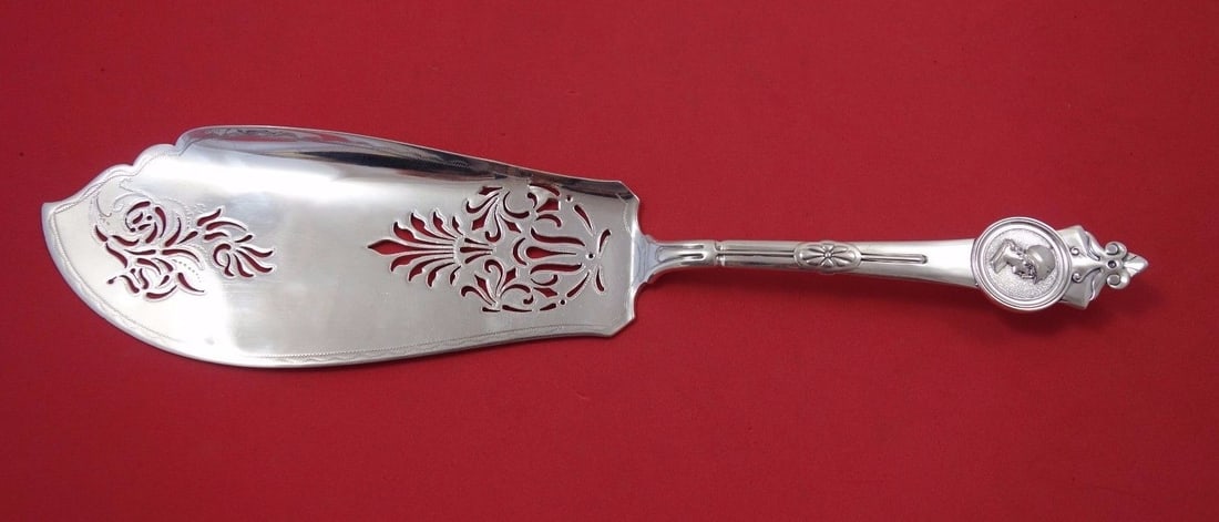 Gorham Medallion Sterling Silver Fish Server 11.5" Pierced Blade: Gorham Medallion Sterling Silver Fish Server 11.5" Pierced Blade This exquisite fish server, crafted by Gorham, features a beautifully pierced blade adorned with intricate flowers and leaves. Made fro
