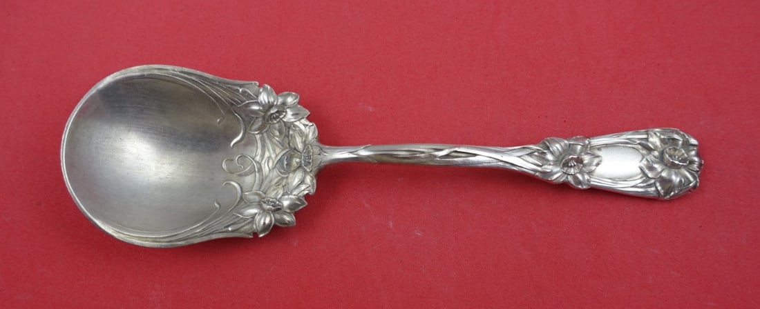Durgin New Art Sterling Silver Preserve Spoon Narcissus 6.5": Durgin New Art Sterling Silver Preserve Spoon Narcissus 6.5" Discover the elegance of this preserve spoon from the New Art pattern by Durgin, crafted in fine sterling silver. This exquisite serving sp