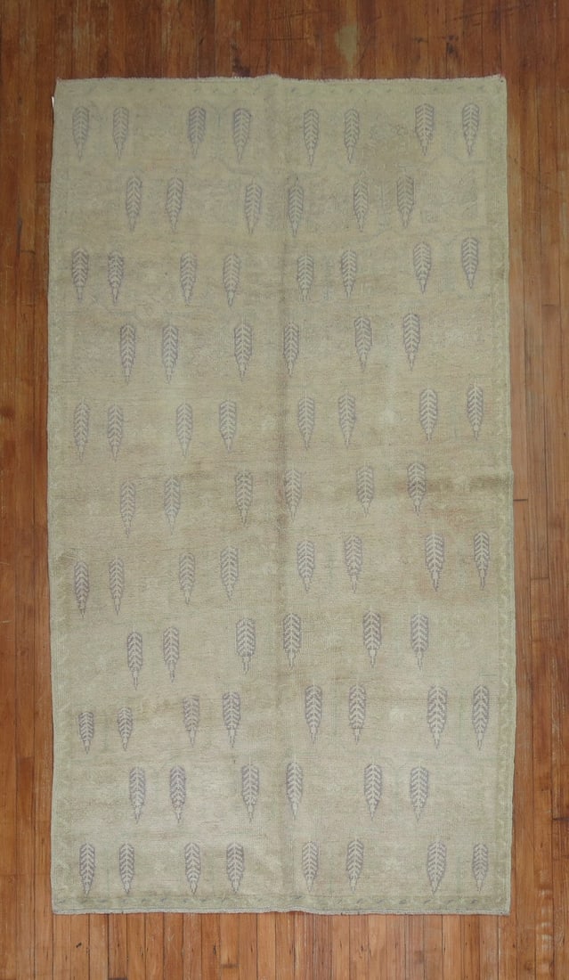 4' 10" x 8' 7" Turkish Konya area rug mid 20th century: 4' 10" x 8' 7" Turkish Konya area rug mid 20th century Vintage Turkish Konya rug with a light-toned design and leaf motif pattern. This mid 20th century piece is a pre-owned example of a Konya rug. Sp
