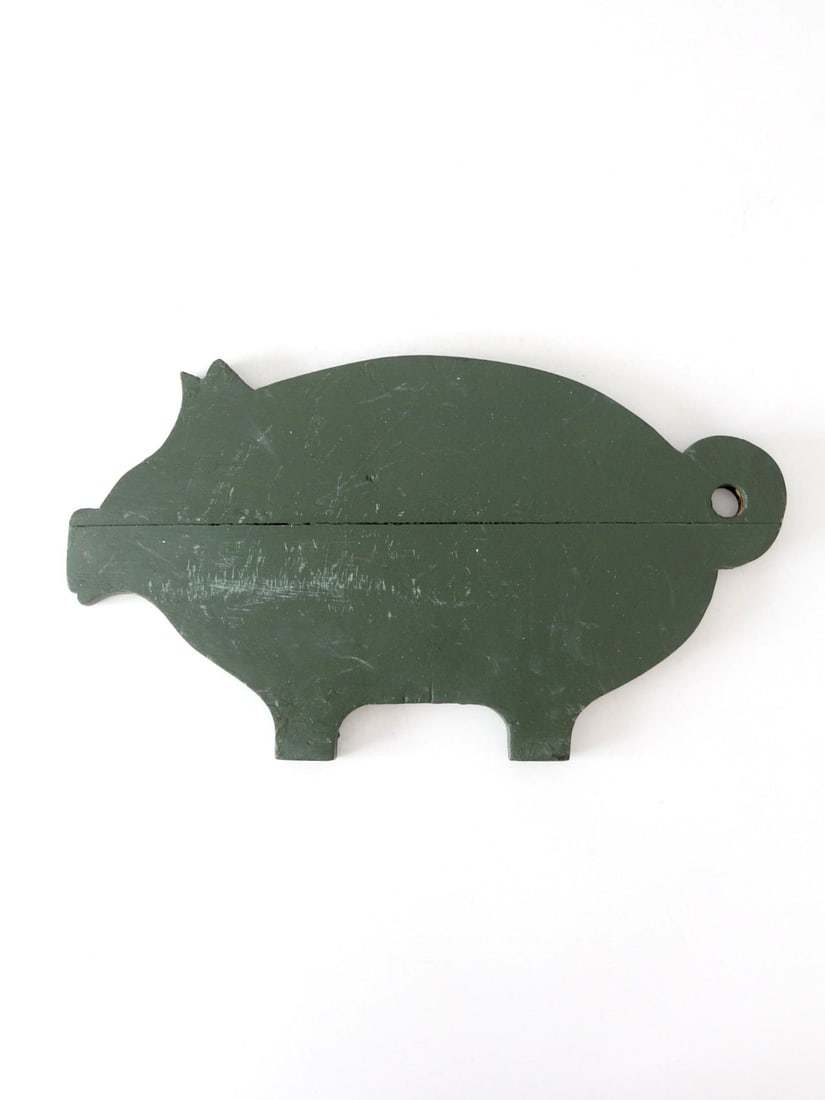 Primitive Painted Wood Pig Cutting Board Folk Art Decor: Primitive Painted Wood Pig Cutting Board Folk Art Decor Antique primitive pig kitchen board with a charming hand-cut silhouette and a beautifully worn green painted surface rich in texture and charact