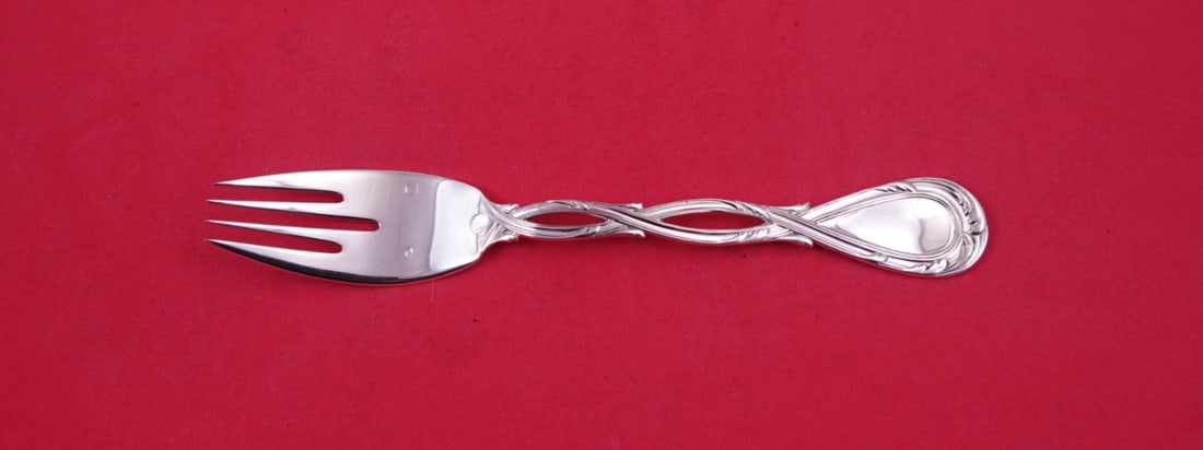 Puiforcat Royal Sterling Silver Dinner Fork 7 1 8: Puiforcat Royal Sterling Silver Dinner Fork 7 1 8 This is a sterling silver regular fork in the Royal pattern by Puiforcat. Measuring 7 1/8 inches in length, this fork is not monogrammed and is in exc