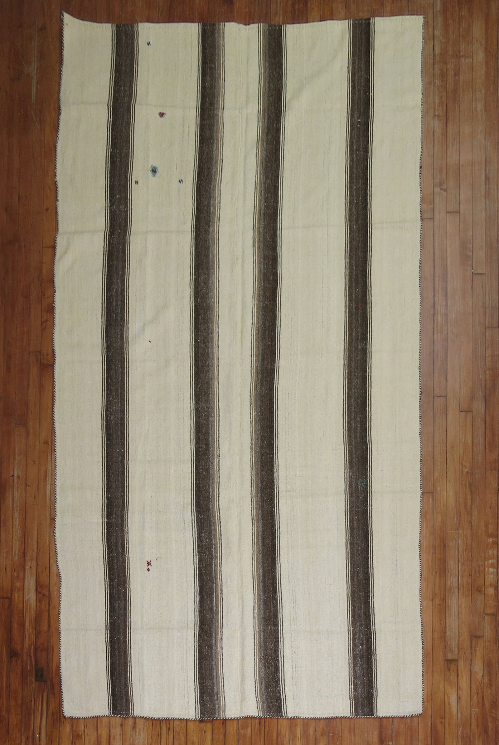 5' 6" x 10' 5" Mid 20th Century Turkish Kilim Rug: 5' 6" x 10' 5" Mid 20th Century Turkish Kilim Rug Mid 20th century Turkish kilim in a beige and brown palette. This pre-owned gallery-size woven rug offers a classic flat-weave design suitable for a r