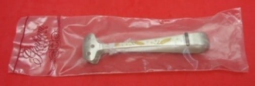 Gorham Golden Wheat Sterling Silver Sugar Tong 4 3/4 in Unmonogrammed: Gorham Golden Wheat Sterling Silver Sugar Tong 4 3/4 in Unmonogrammed This exquisite sugar tong, featuring the Golden Wheat pattern by Gorham, is crafted from high-quality sterling silver. Measuring 4