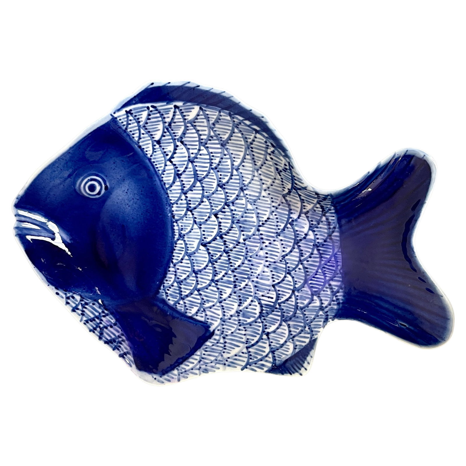 Fukagawa Meiji Era Blue White Fish Plates Japan 1900s: Fukagawa Meiji Era Blue White Fish Plates Japan 1900s Discover the elegance of these Meiji Period Fukagawa blue and white fish plates, attributed to Fukagawa. Each plate features realistic hand-painte