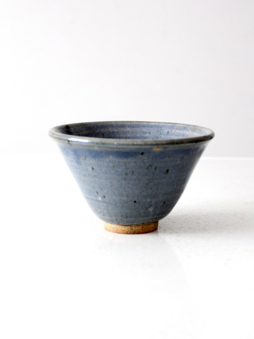 Signed Studio Pottery Bowl with Blue Speckled Glaze 6.5 in: Signed Studio Pottery Bowl with Blue Speckled Glaze 6.5 in This vintage studio pottery bowl, crafted around 1981, features a wheel-turned design and is signed by the artist, reflecting its unique hand