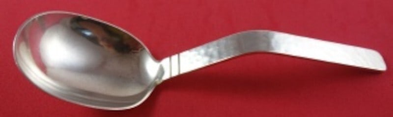 Porter Blanchard Commonwealth Sterling Silver Gravy Ladle 6 5/8 in: Porter Blanchard Commonwealth Sterling Silver Gravy Ladle 6 5/8 in Sterling silver gravy ladle in the Commonwealth pattern by Porter Blanchard. It measures 6 5/8 inches and is made of .925 sterling si