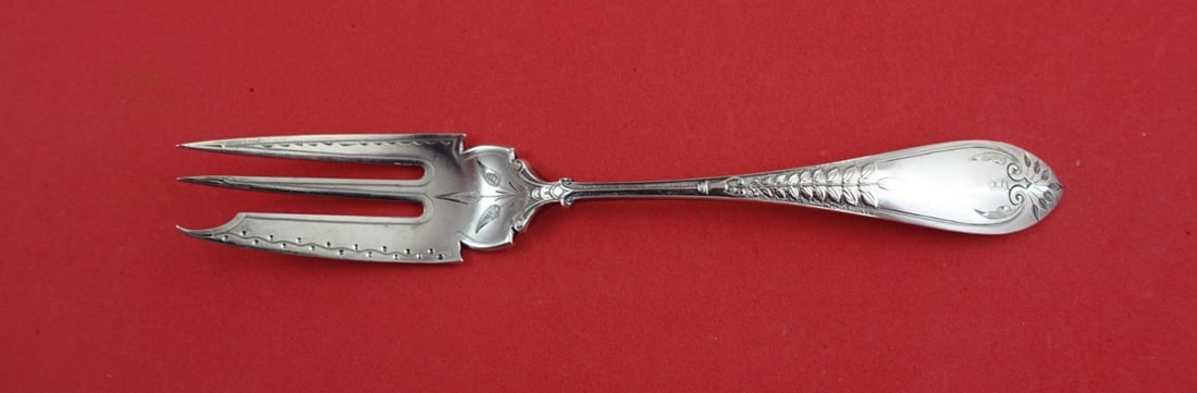Gorham Palm Sterling Silver 3-Tine Pastry Fork Brite-Cut 6.25": Gorham Palm Sterling Silver 3-Tine Pastry Fork Brite-Cut 6.25" Discover the elegance of the Palm pattern by Gorham with this exquisite sterling silver pastry fork. Featuring a rare 3-tine design with 