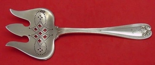 Rare Colonial Sterling Silver Bread Fork 7 1/8 by Tiffany & Co.: Rare Colonial Sterling Silver Bread Fork 7 1/8 by Tiffany & Co. This exquisite serving fork, crafted by Tiffany & Co., features the elegant Colonial pattern and is composed of high-quality sterling si