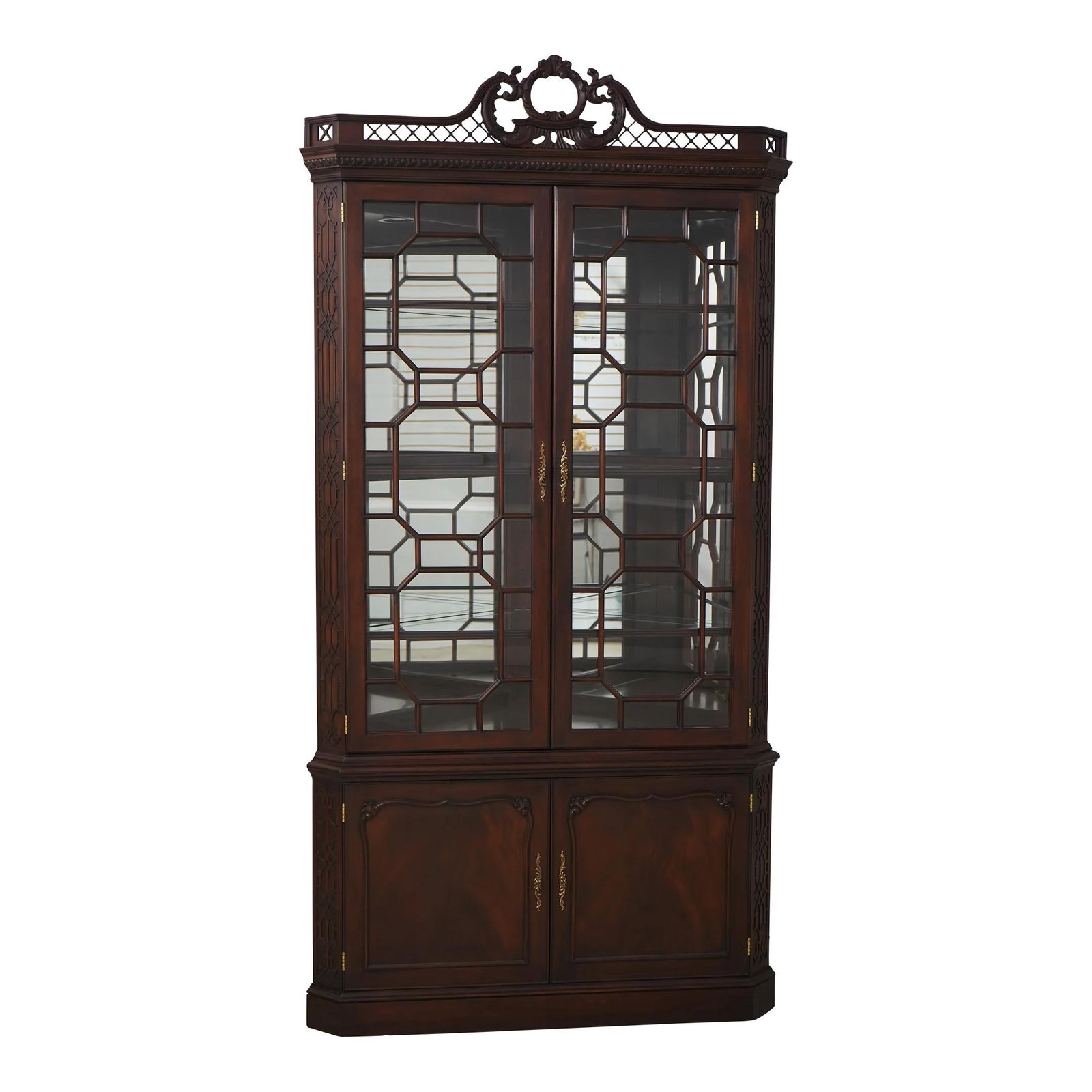 Henkel Harris Model 1192 Georgian Mahogany Corner China Cabinet Lighted Chippendale Style: Henkel Harris Model 1192 Georgian Mahogany Corner China Cabinet Lighted Chippendale Style Introducing the Henkel Harris Georgian Mahogany Corner China Cabinet, a stunning piece of furniture that adds 