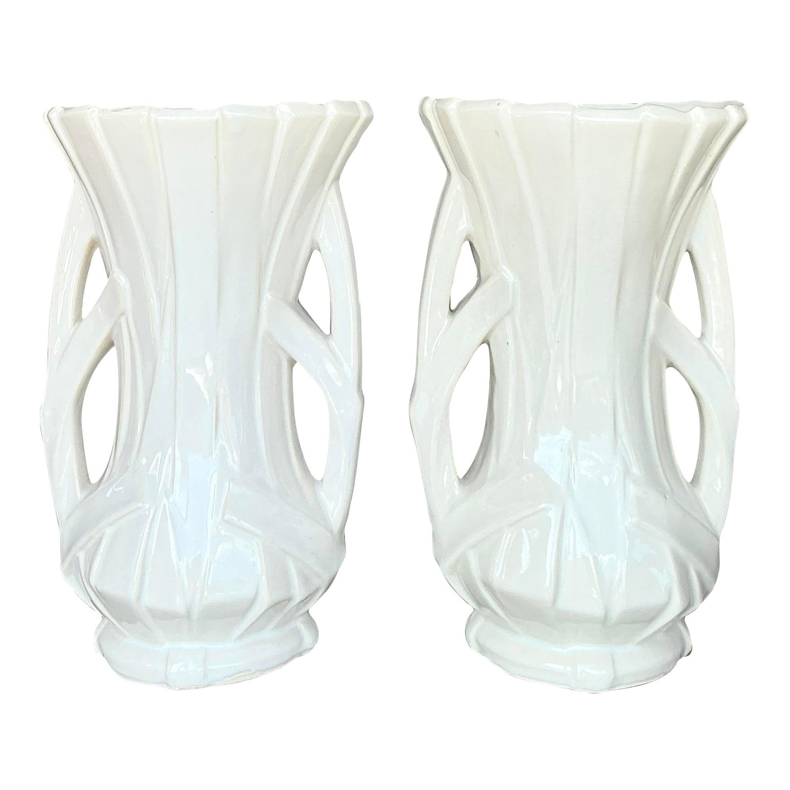 Pair of Vintage McCoy Boho Ribbon Vases Ivory Ceramic Art Deco Style: Pair of Vintage McCoy Boho Ribbon Vases Ivory Ceramic Art Deco Style Enhance your home decor with this exquisite pair of vintage McCoy ribbon vases. Featuring intricate openwork detailing and a sculpt