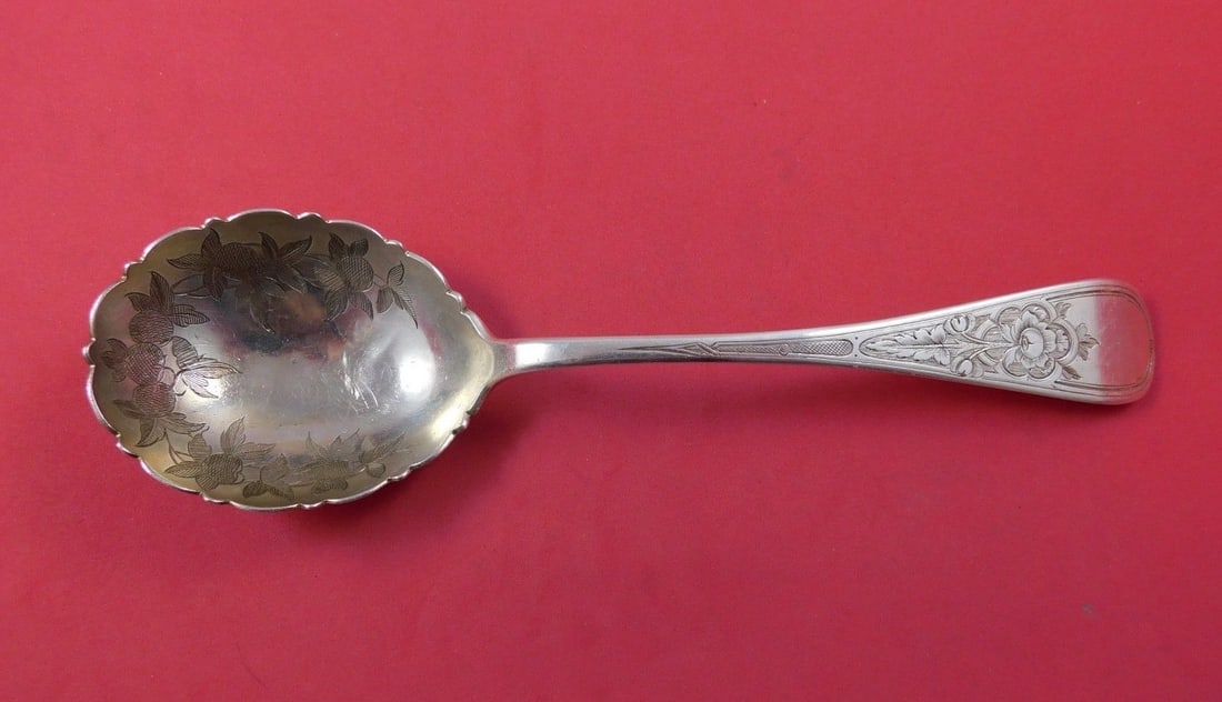 Tiffany & Co King William Sterling Silver Berry Spoon 9" Floral Design: Tiffany & Co King William Sterling Silver Berry Spoon 9" Floral Design This exquisite King William Berry Spoon by Tiffany & Co. is crafted from high-quality sterling silver. Featuring an elegant flora