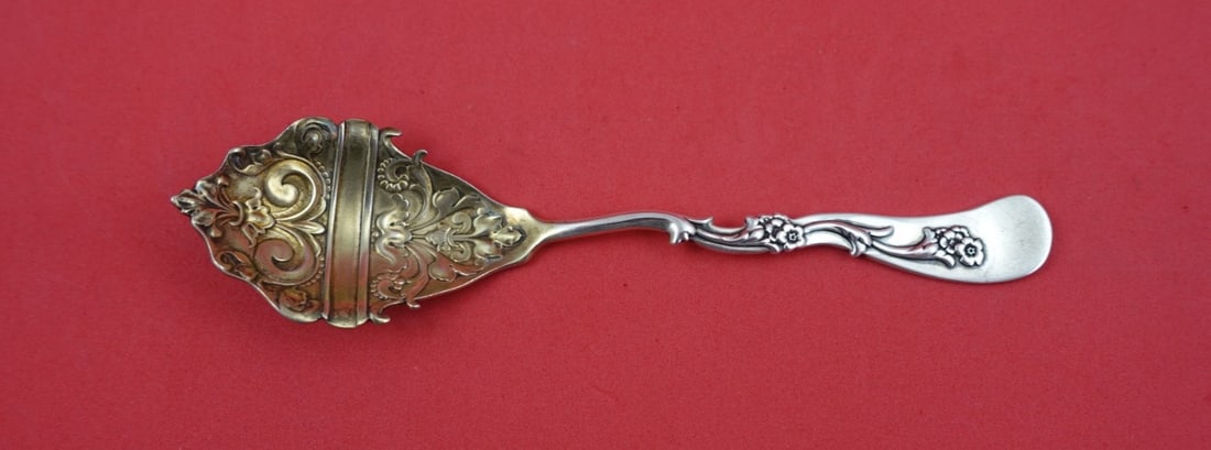 Shiebler Sterling Sugar Spoon Gold Washed Bowl Design 6 Inch: Shiebler Sterling Sugar Spoon Gold Washed Bowl Design 6 Inch This is a Shiebler sterling silver sugar spoon featuring a gold washed bowl with an intricate design. The spoon measures 6 inches in length