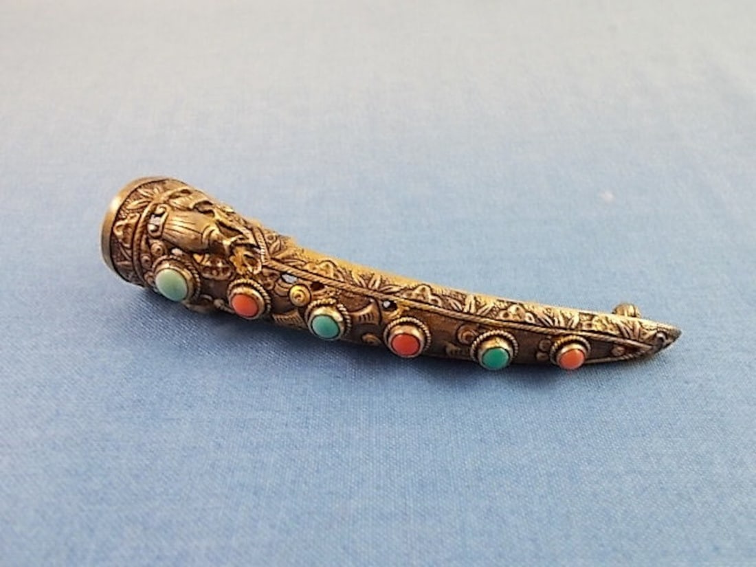 Chinese Gilt Silver Posy Pin with Turquoise Coral Cabochons: Chinese Gilt Silver Posy Pin with Turquoise Coral Cabochons This exquisite Chinese posy pin features a stunning combination of turquoise and coral cabochons set in gilt silver. Measuring 3 1/2 inches 