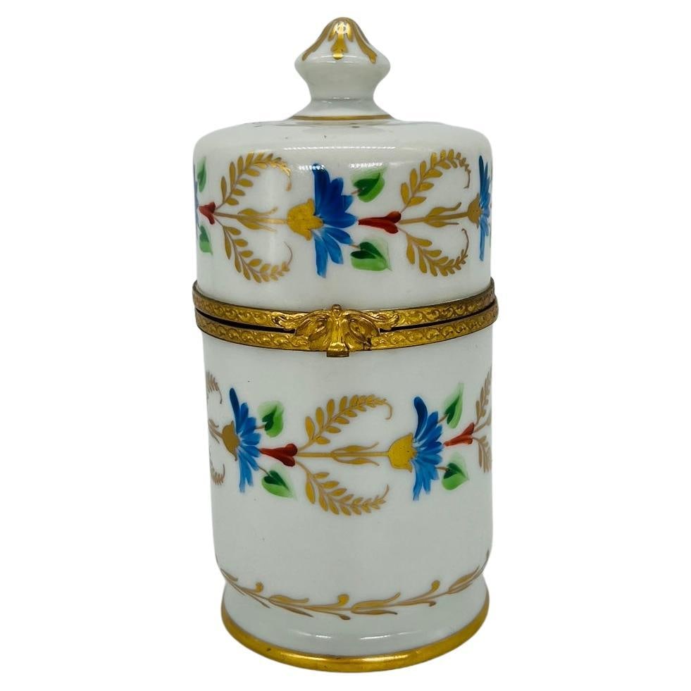 Vintage Le Tallec Enamel Gilt Porcelain Box France 1966: Vintage Le Tallec Enamel Gilt Porcelain Box France 1966 This exquisite vintage Le Tallec porcelain box, crafted circa 1966, showcases intricate hand-painted enamel decoration complemented by lavish gi