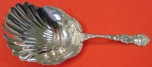 Gorham Imperial Chrysanthemum Sterling Silver Cracker Scoop 7 3/4": Gorham Imperial Chrysanthemum Sterling Silver Cracker Scoop 7 3/4" This beautiful Imperial Chrysanthemum cracker scoop by Gorham is crafted from high-quality sterling silver. Designed with an elegant 
