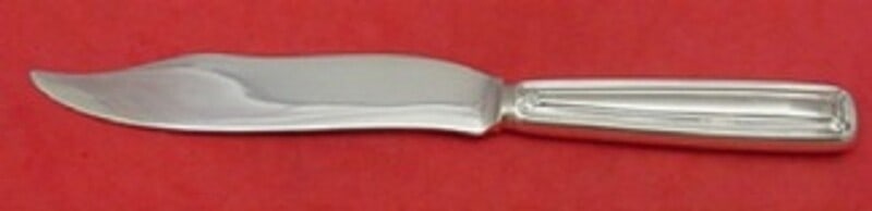 Tiffany & Co Saint Dunstan Sterling Silver Fish Knife 7 3/4": Tiffany & Co Saint Dunstan Sterling Silver Fish Knife 7 3/4" This exquisite fish knife from Tiffany & Co. features the elegant Saint Dunstan pattern, crafted from high-quality sterling silver. Measuri