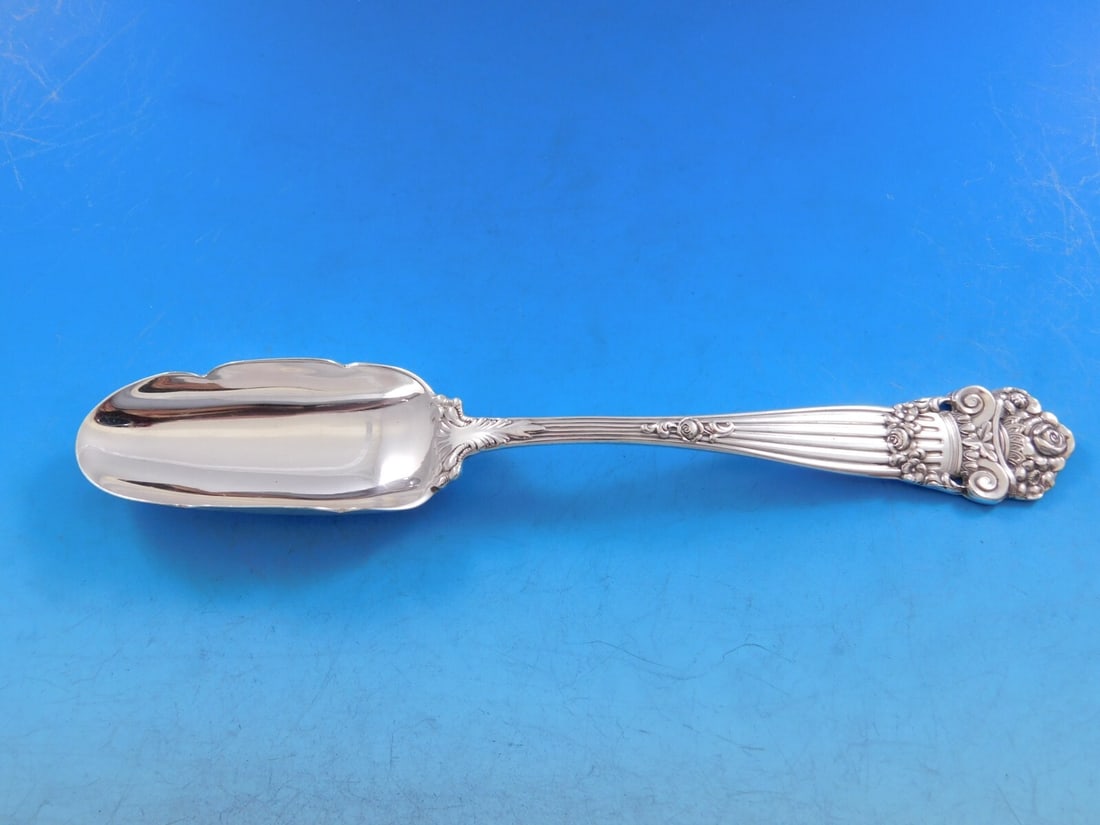 Towle Georgian Sterling Silver Cheese Scoop 7 1/4" Vintage Server: Towle Georgian Sterling Silver Cheese Scoop 7 1/4" Vintage Server This vintage cheese scoop from Towle is crafted in sterling silver and features the elegant Georgian pattern. The design showcases a c