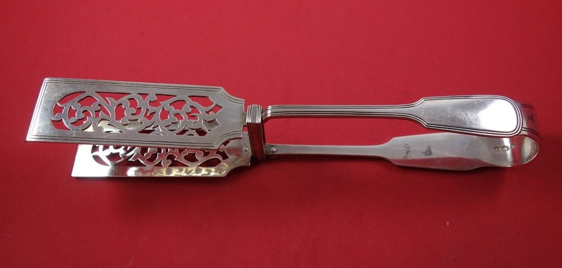 English Sterling Silver Fiddle Thread Asparagus Serving Tong 9 3/4 Inch: English Sterling Silver Fiddle Thread Asparagus Serving Tong 9 3/4 Inch Sterling silver asparagus serving tongs featuring a Fiddle Thread pattern, crafted circa 1893 in London. The tongs are beautiful
