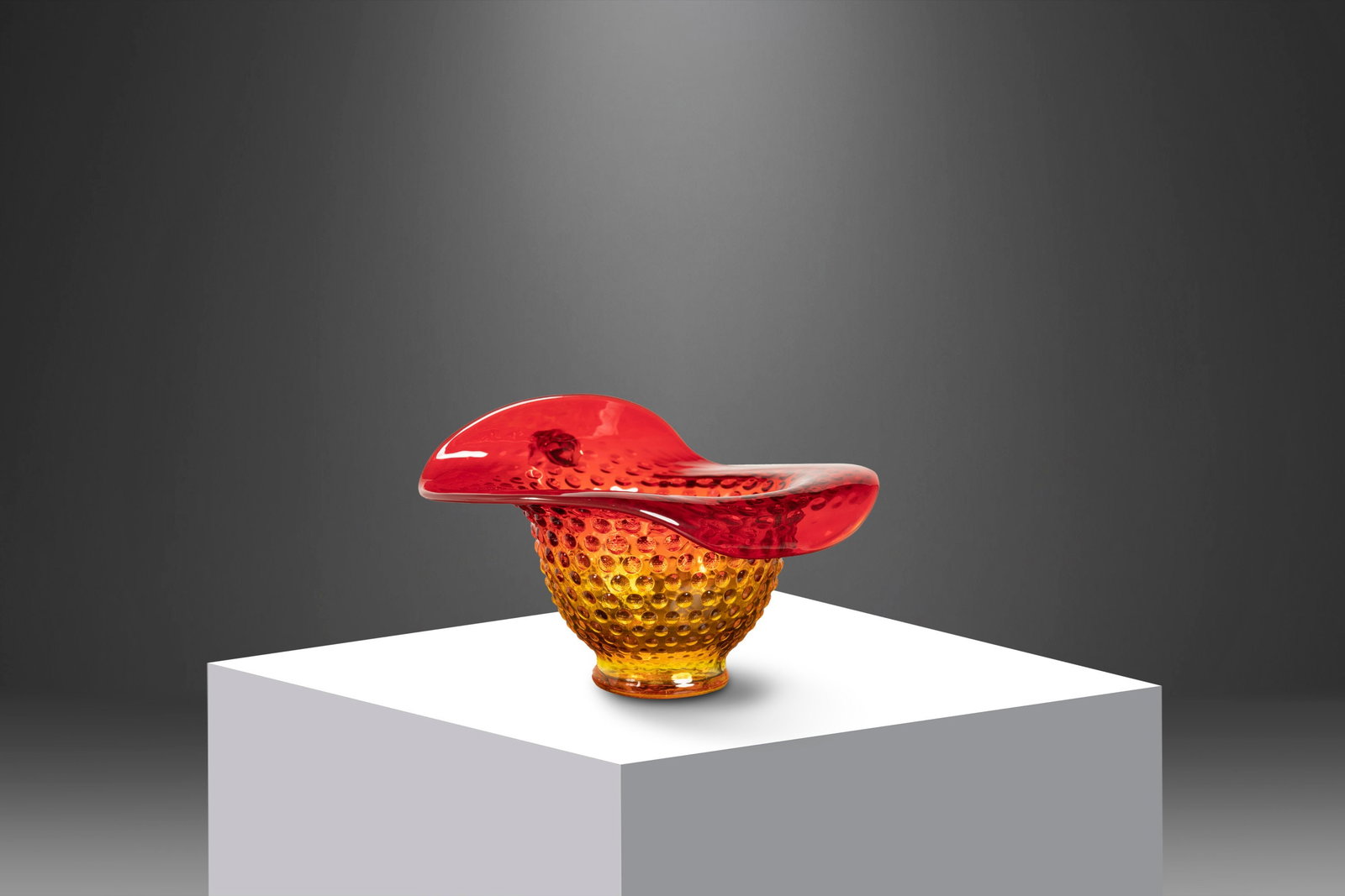 Kanawha Mid Century Jack in the Pulpit Amberina Pitcher Vase 1970s: Kanawha Mid Century Jack in the Pulpit Amberina Pitcher Vase 1970s This exquisite Jack in the Pulpit style pitcher vase showcases a striking amberina glass design crafted by Kanawha in the 1970s. Its 