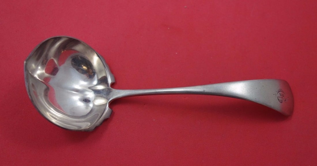 Vanderslice Ridge Pointed Sterling Silver Gravy Ladle 7 5/8 Monogrammed: Vanderslice Ridge Pointed Sterling Silver Gravy Ladle 7 5/8 Monogrammed Antique by Vanderslice sterling silver gravy ladle with a ridge pointed design and a 7 5/8 inch length. It is monogrammed, with 