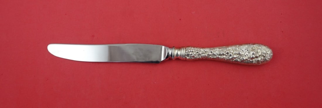 Stieff Rose Sterling Silver Dinner Knife X-Large 9 7/8": Stieff Rose Sterling Silver Dinner Knife X-Large 9 7/8" This exquisite dinner knife is part of the "Rose" pattern by Stieff, crafted from high-quality sterling silver. Measuring 9 7/8 inches, this X-l