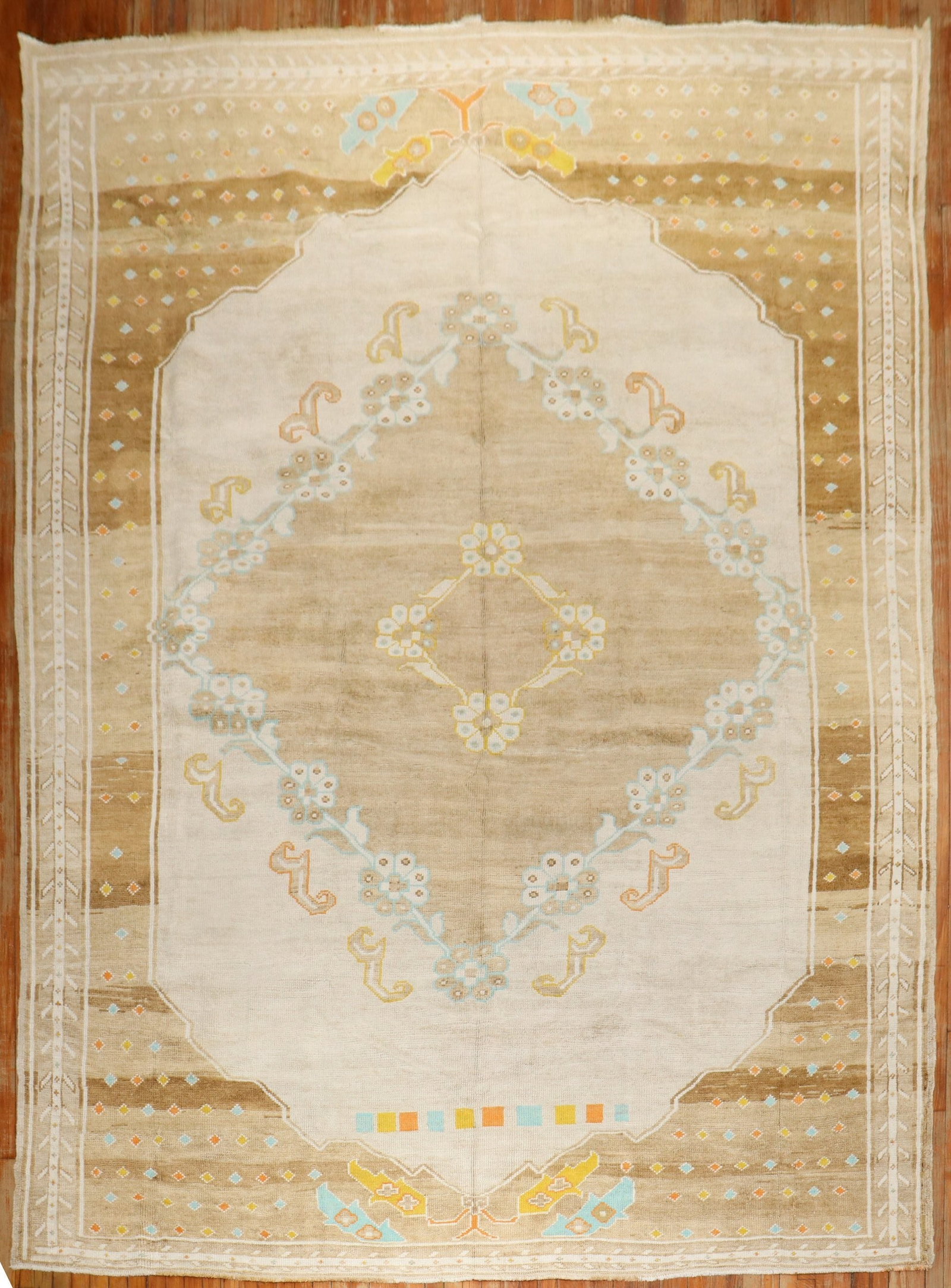 9' 4" x 13' 8" Turkish Kars Room Rug Mid-20th Century: 9' 4" x 13' 8" Turkish Kars Room Rug Mid-20th Century Large decorative Turkish Kars room size rug from the middle of the 20th century. This pre-owned piece features a geometric design with a central d