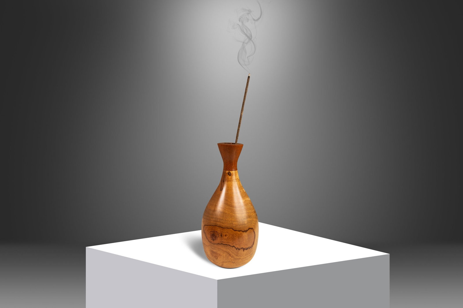 Mid-Century Modern Teak Burlwood Handcrafted Vase USA 1970s: Mid-Century Modern Teak Burlwood Handcrafted Vase USA 1970s This exquisite Mid-Century Modern vase is hand-sculpted from solid burlwood and topped with a striking block of Burmese teak, showcasing mes