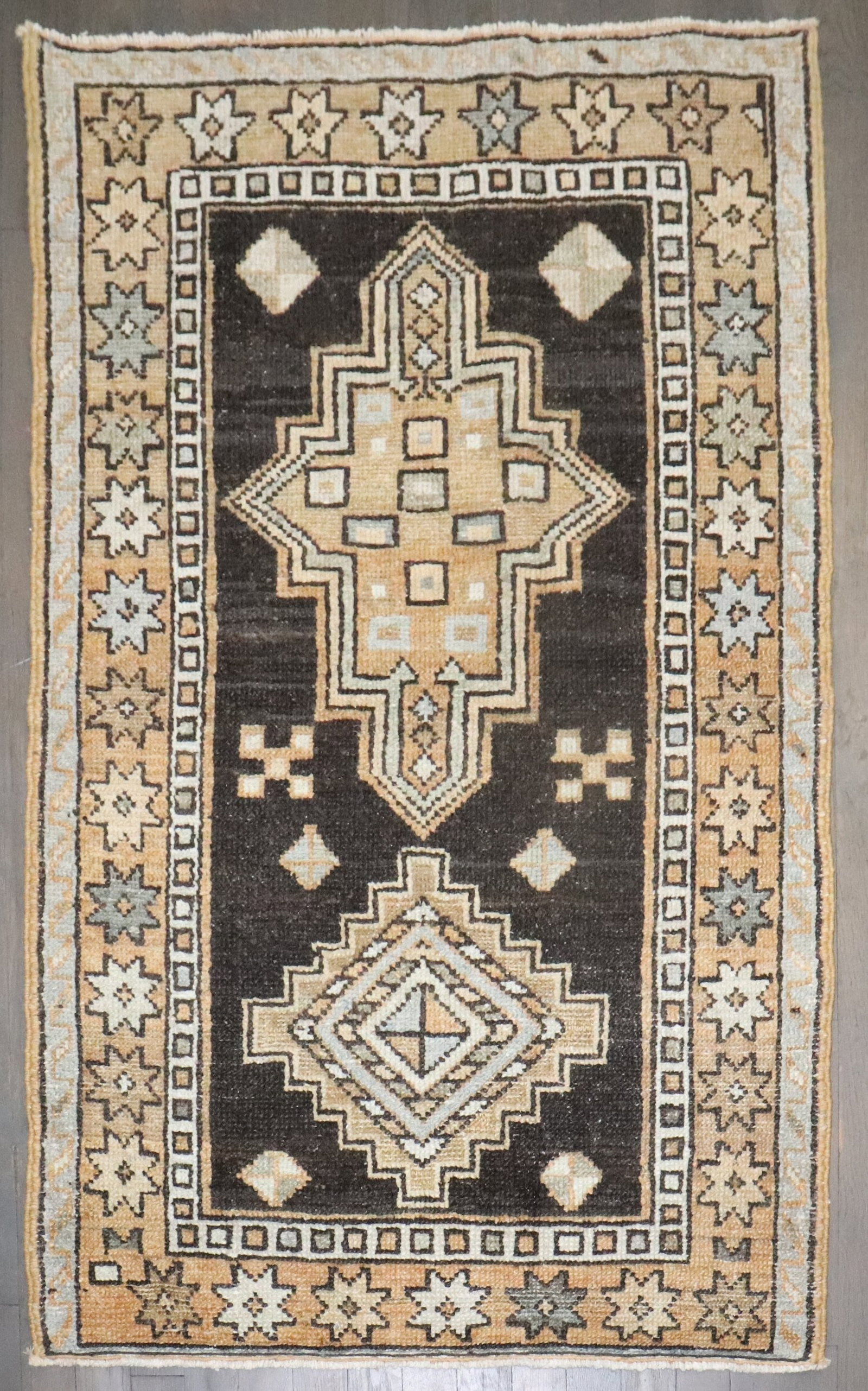 2' 9" x 4' 3" Persian Serapi Heriz Small Rug (1 of 5)