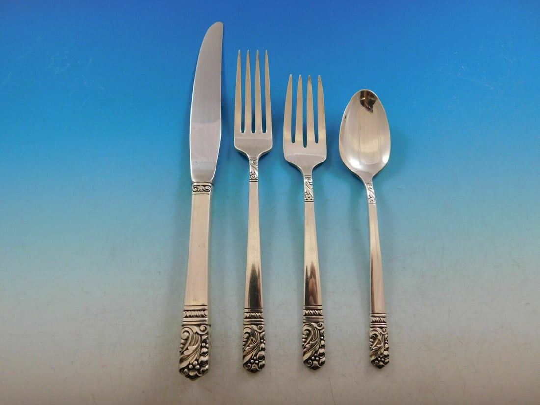 Oneida Mansion House Sterling Silver 4-Piece Place Setting: Oneida Mansion House Sterling Silver 4-Piece Place Setting Enhance your dining experience with this elegant 4-piece regular place setting in the Mansion House pattern by Oneida. Crafted from high-qual