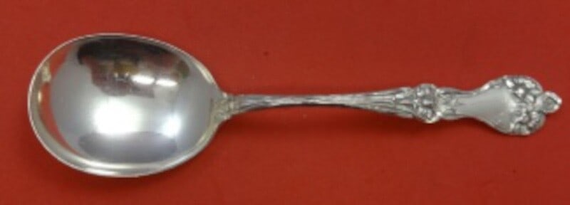 Alvin Majestic Sterling Silver Gumbo Spoon 6.75 inches: Alvin Majestic Sterling Silver Gumbo Spoon 6.75 inches Discover the elegance of the Majestic by Alvin Sterling Silver Gumbo Soup Spoon, measuring 6 3/4 inches. This exquisite spoon features a classic 