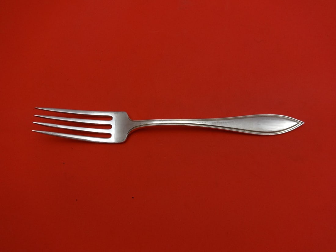Birks Norman Sterling Silver Dinner Fork 7 7/8 in Canada: Birks Norman Sterling Silver Dinner Fork 7 7/8 in Canada A Norman by Birks dinner fork in sterling silver, made in Canada. It is not monogrammed and is in excellent pre-owned condition. Specifications