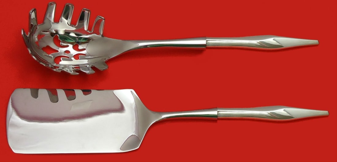 Wallace Soliloquy 2pc Sterling Silver Pasta and Lasagna Server Set: Wallace Soliloquy 2pc Sterling Silver Pasta and Lasagna Server Set Two-piece Soliloquy hostess serving set by Wallace, featuring sterling silver hollow handles with stainless steel implements. This cu