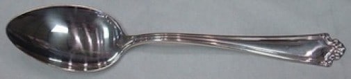 Reed & Barton Saint George Sterling Silver Serving Spoon 8.25": Reed & Barton Saint George Sterling Silver Serving Spoon 8.25" This stunning serving spoon features the elegant Saint George pattern by Reed & Barton, crafted from high-quality sterling silver. Measur