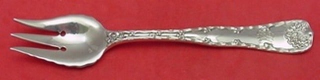 Tiffany & Co Wave Edge Sterling Silver Pastry Fork 3-Tine Fluted 6.5 Inch: Tiffany & Co Wave Edge Sterling Silver Pastry Fork 3-Tine Fluted 6.5 Inch This exquisite pastry fork from Tiffany & Co. features a delicate Wave Edge pattern, making it a stunning addition to any tabl
