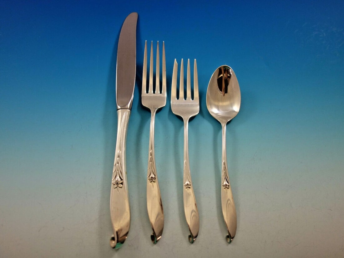 Wallace Wishing Star Sterling Silver 4-Piece Place Setting: Wallace Wishing Star Sterling Silver 4-Piece Place Setting Enhance your dining experience with the exquisite Wishing Star place setting by Wallace, crafted in high-quality sterling silver. This regula