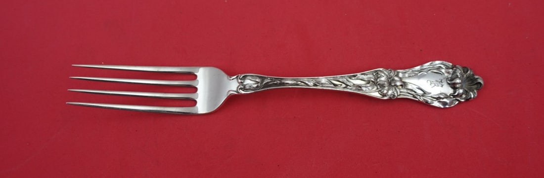 Rare Frank Whiting Lily Sterling Silver Banquet Fork 8 1/4": Rare Frank Whiting Lily Sterling Silver Banquet Fork 8 1/4" Discover the exquisite Lily Banquet Fork by Frank Whiting, crafted from high-quality sterling silver. This rare and large fork measures an i
