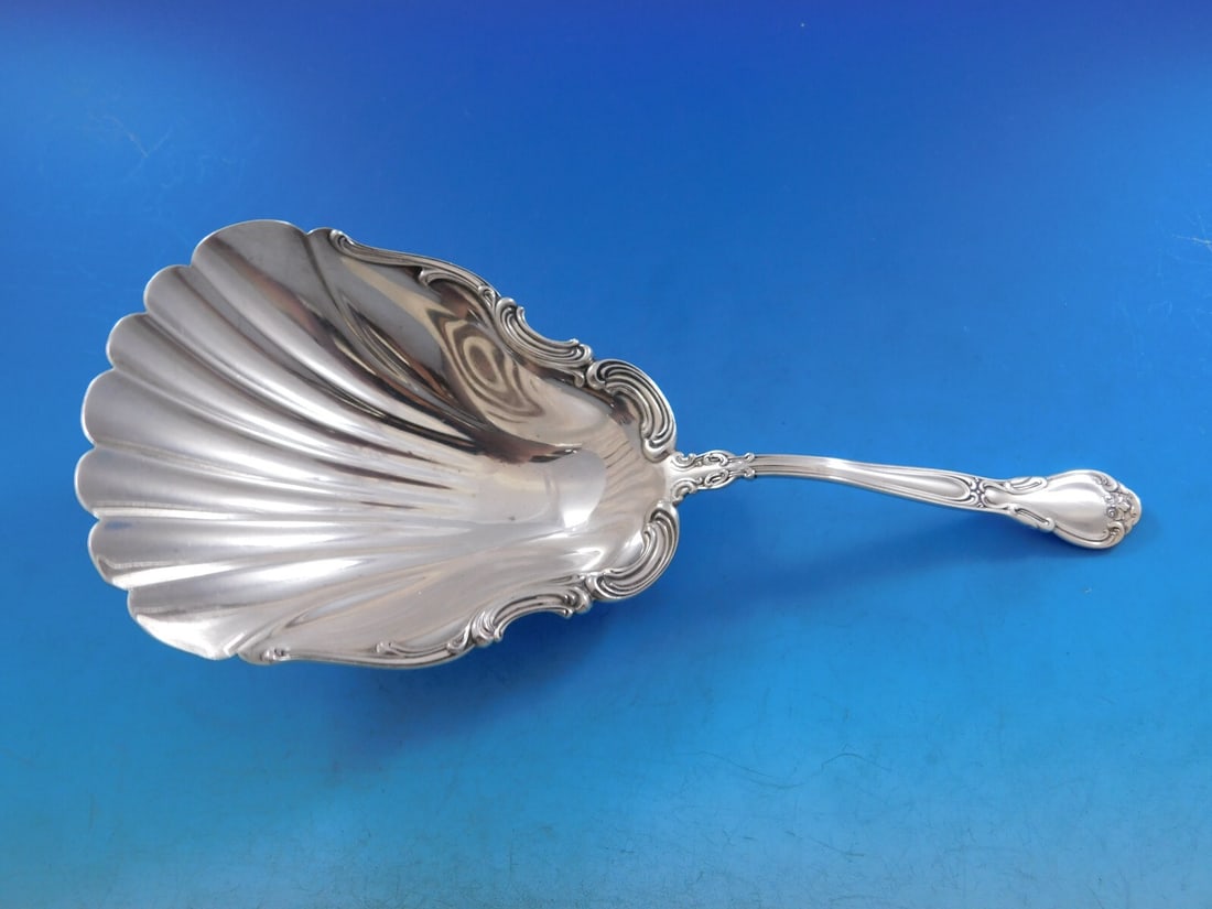 Gorham Chantilly Sterling Silver Cracker Scoop 8 Inch Rare Serving Piece: Gorham Chantilly Sterling Silver Cracker Scoop 8 Inch Rare Serving Piece Discover a rare and exquisite sterling silver cracker scoop from the esteemed Chantilly pattern by Gorham. This beautiful servi