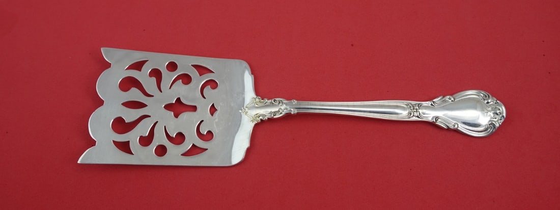 Rare Gorham Chantilly Sterling Silver Salad Server 9 1/8" Pierced Design: Rare Gorham Chantilly Sterling Silver Salad Server 9 1/8" Pierced Design Introducing the Chantilly by Gorham Sterling Salad Server, a stunning example of timeless elegance. Crafted from high-quality s