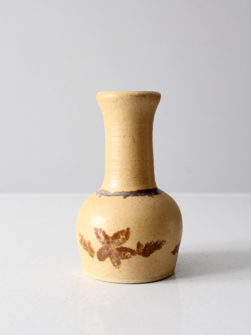 Mid-Century Vintage Studio Pottery Vase Handmade Tan Glaze: Mid-Century Vintage Studio Pottery Vase Handmade Tan Glaze This vintage studio pottery vase embodies the charm and character of mid-century Pottery Craft pieces. Crafted by hand, it features a natural
