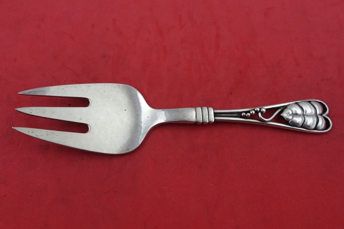 Georg Jensen Ornamental #71 Sterling Silver Cold Meat Fork Early GI Hallmark 7": Georg Jensen Ornamental #71 Sterling Silver Cold Meat Fork Early GI Hallmark 7" This exquisite cold meat fork, part of the Ornamental #71 pattern by Georg Jensen, showcases a beautiful leaf and grapes