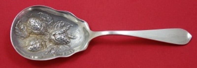 Stieff Betsy Patterson Sterling Silver Berry Spoon 8 Inch: Stieff Betsy Patterson Sterling Silver Berry Spoon 8 Inch This exquisite serving spoon features the Betsy Patterson pattern by Stieff, showcasing a beautifully detailed bowl adorned with strawberries.