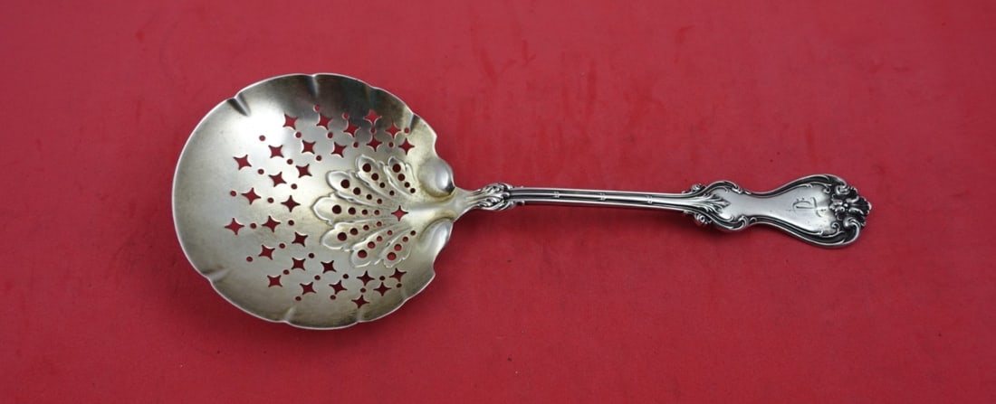 Whiting Duke of York Sterling Silver Pea Spoon 8 1/2 Inch: Whiting Duke of York Sterling Silver Pea Spoon 8 1/2 Inch This is a sterling silver pea serving spoon in the Duke of York pattern by Whiting. The spoon measures 8 1/2 inches and is monogrammed, with m