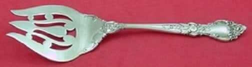 Lunt Belvedere Sterling Silver Cold Meat Fork 7 3/4 in Serving: Lunt Belvedere Sterling Silver Cold Meat Fork 7 3/4 in Serving This exquisite Belvedere pattern cold meat fork by Lunt is crafted from high-quality sterling silver and measures 7 3/4 inches in length.