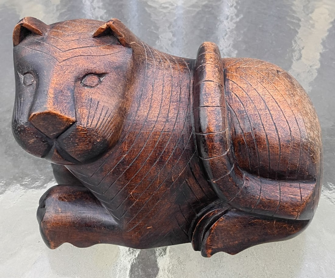 Carved Wood Cat Sculpture with Hidden Drawer 10.5 Inch Original: Carved Wood Cat Sculpture with Hidden Drawer 10.5 Inch Original Antique carved wood cat sculpture featuring a concealed drawer that wedges open to reveal a hidden compartment. This original handmade p