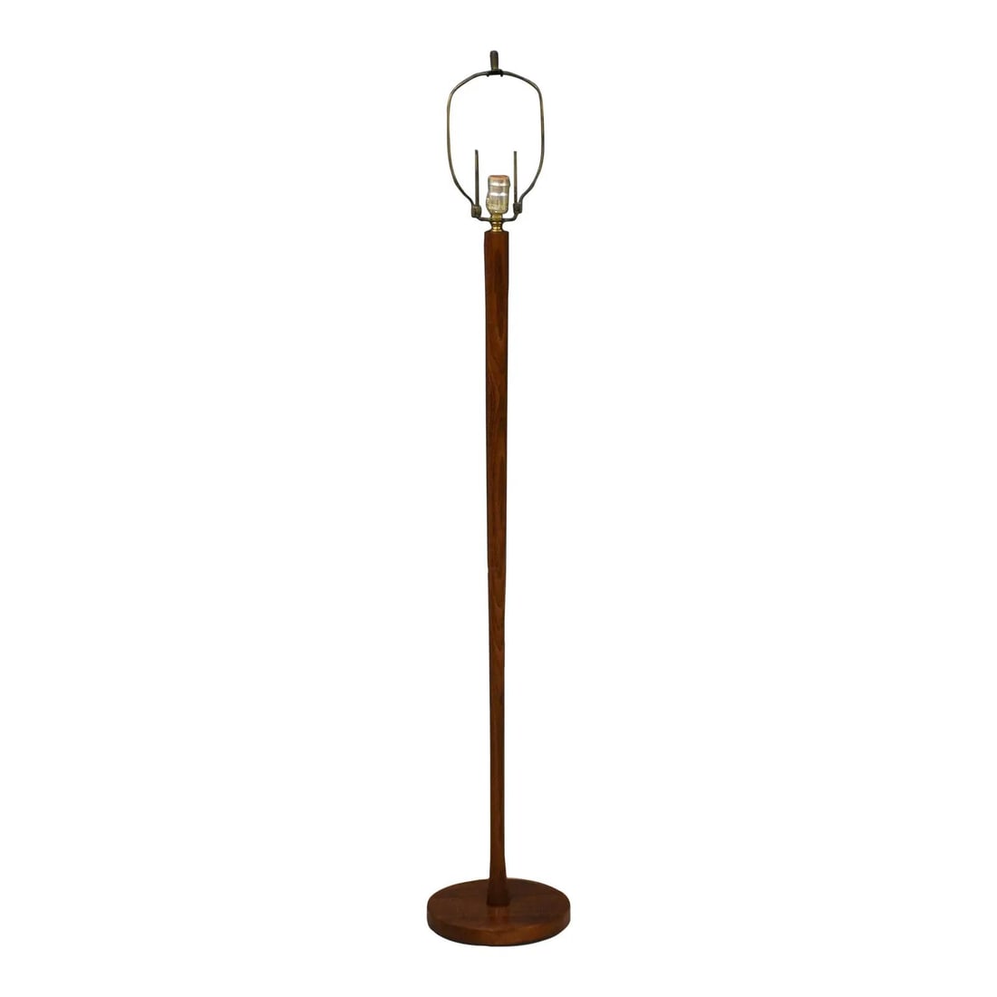 Walnut Floor Lamp Mid Century Modern Circa 1960s USA: Walnut Floor Lamp Mid Century Modern Circa 1960s USA This mid-century modern floor lamp features a walnut construction and was crafted in the United States circa 1960s. It has a classic brown finish a
