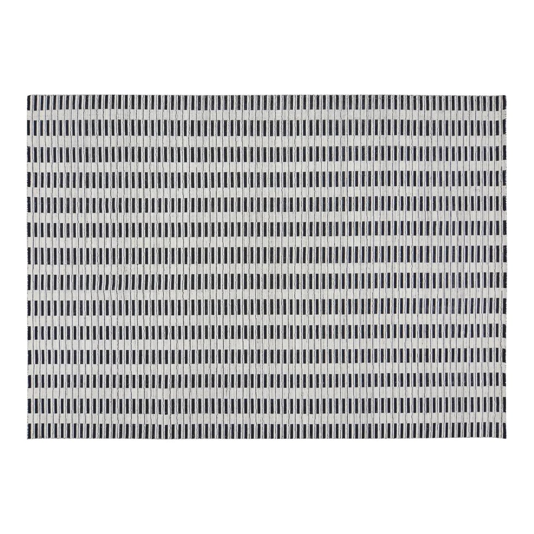 Geometric Black and White Wool Hand Loom Rug 8' x 10': Geometric Black and White Wool Hand Loom Rug 8' x 10' This contemporary modern rug features a hand-loomed geometric design in black and white wool, offering a soft texture and stylish appeal. It is in