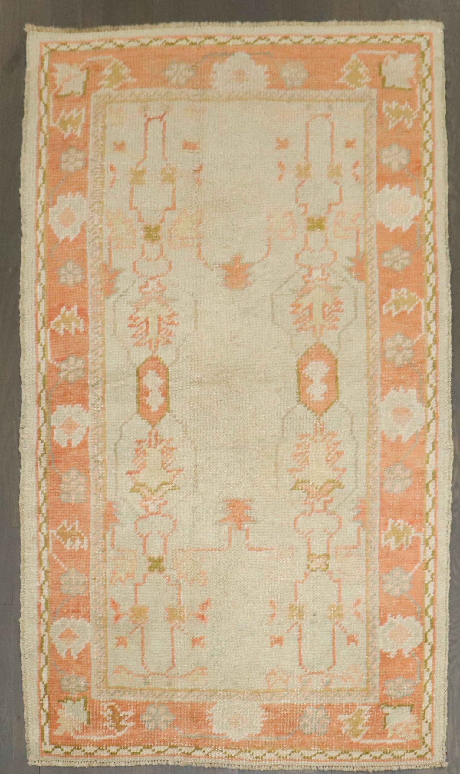 3' x 5' 1" Antique Turkish Oushak Rug in Ivory and Orange: 3' x 5' 1" Antique Turkish Oushak Rug in Ivory and Orange Early 20th century antique Turkish Oushak scatter rug in ivory and orange. This small pre-owned rug features a geometric pattern and is identi