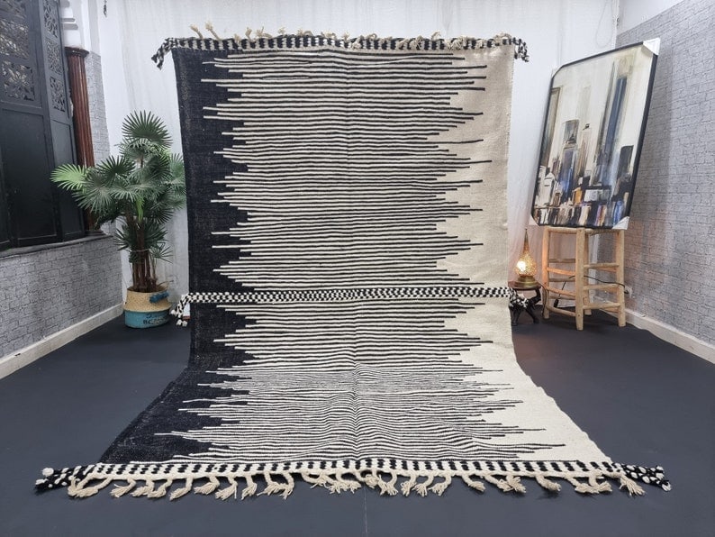 Authentic Handwoven White and Black Moroccan Rug 8 x 5 Feet: Authentic Handwoven White and Black Moroccan Rug 8 x 5 Feet This authentic White & Black Rug is handwoven by local Berber women weavers in the Atlas Mountains of Morocco, using traditional techniques 