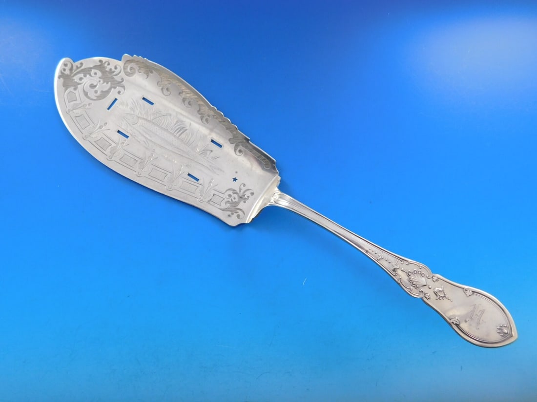 Shiebler Dew Drop Sterling Silver 12" Fish Server Brite-Cut Design: Shiebler Dew Drop Sterling Silver 12" Fish Server Brite-Cut Design This exquisite fish server from the Dew Drop pattern by Shiebler showcases a stunning brite-cut design featuring fish and seaweed on 